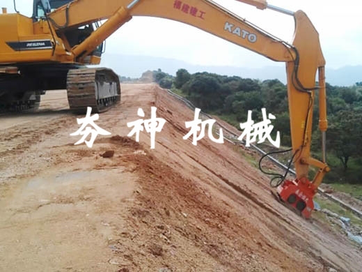 VC-D系列多功能液壓振動(dòng)夯實(shí)機(jī)應(yīng)用于打拔樁