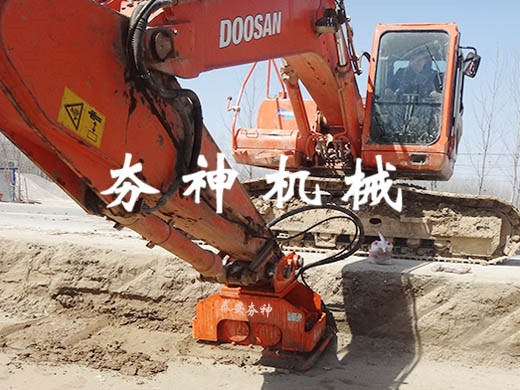 VC-D系列多功能液壓振動(dòng)夯實(shí)機(jī)施工案例